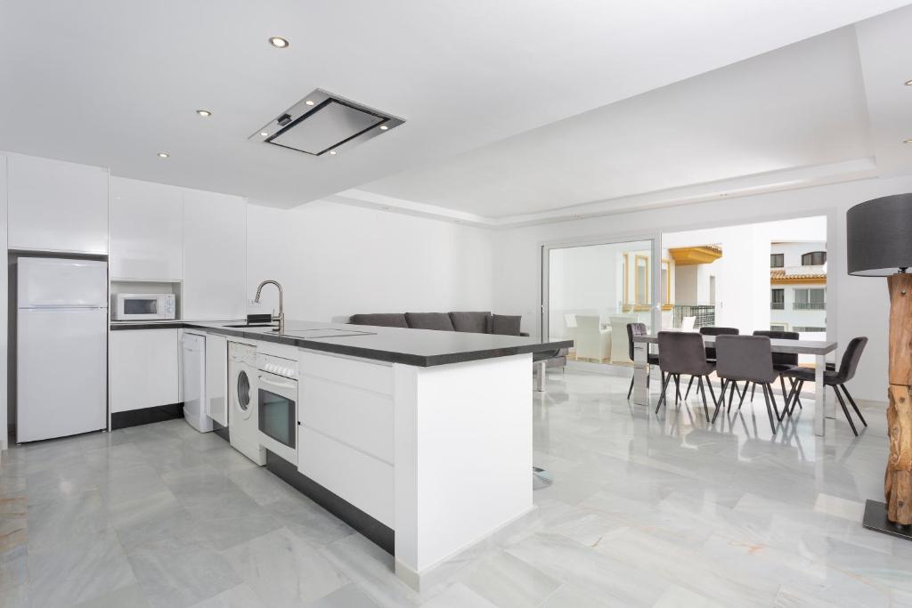 B51 Executive Flats Marbella photo 3