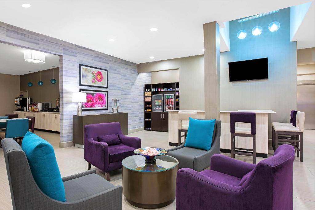 La Quinta Inn & Suites by Wyndham Pharr North McAllen image