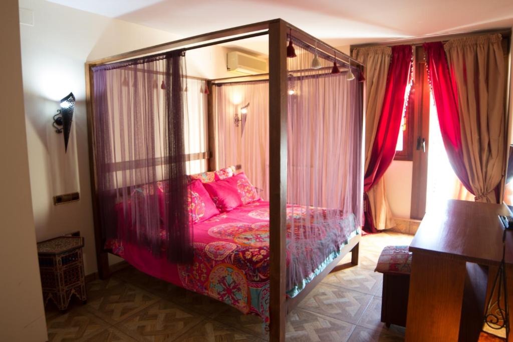 Hostal Mont Royal photo 1