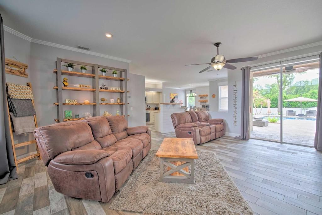 Airy Crystal River Retreat with Backyard Oasis! photo 3