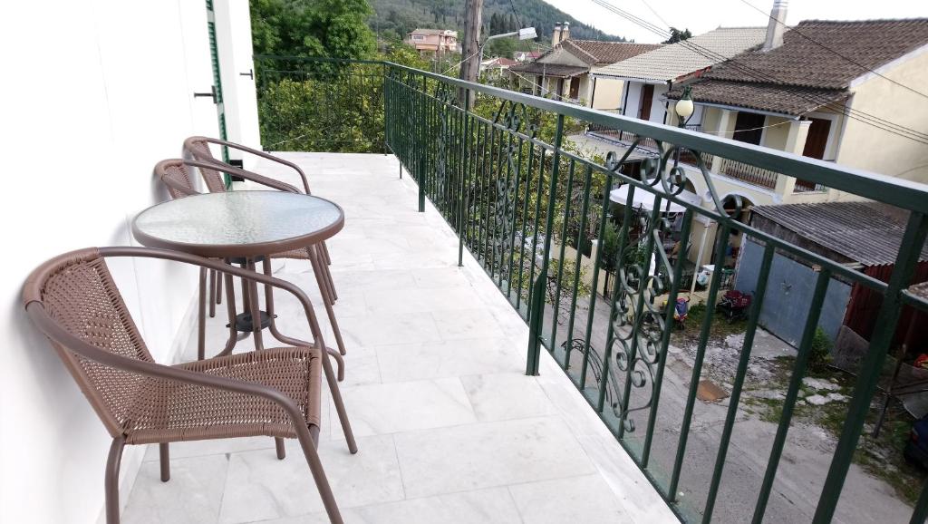 Vacation house in Stroggili photo 3