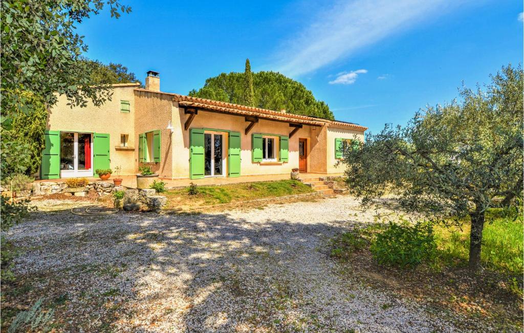 Awesome Home In Montignargues With Wifi, Private Swimming Pool And 4 Bedrooms
