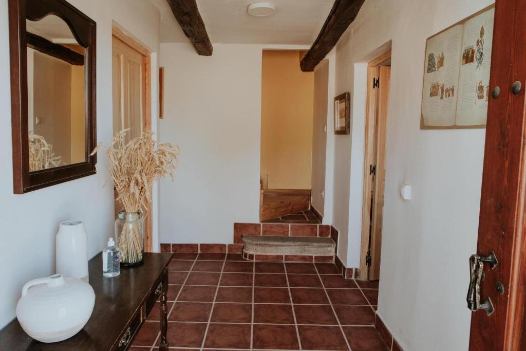 Casa de la Era, grande, de adobe, con patio y bodega photo 3