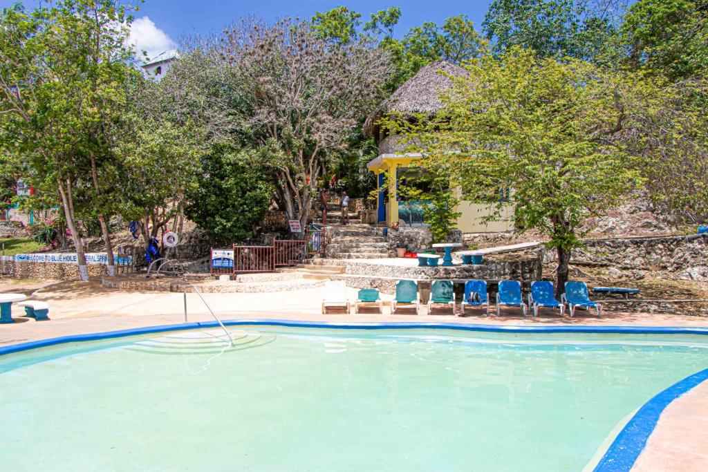 Haleys Paradise At Blue Hole photo 2
