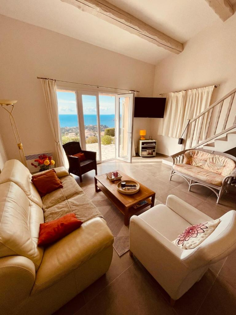 Bastidon pour 6 personnes vu Méditerranée Réf villa Plein Soleil photo 1