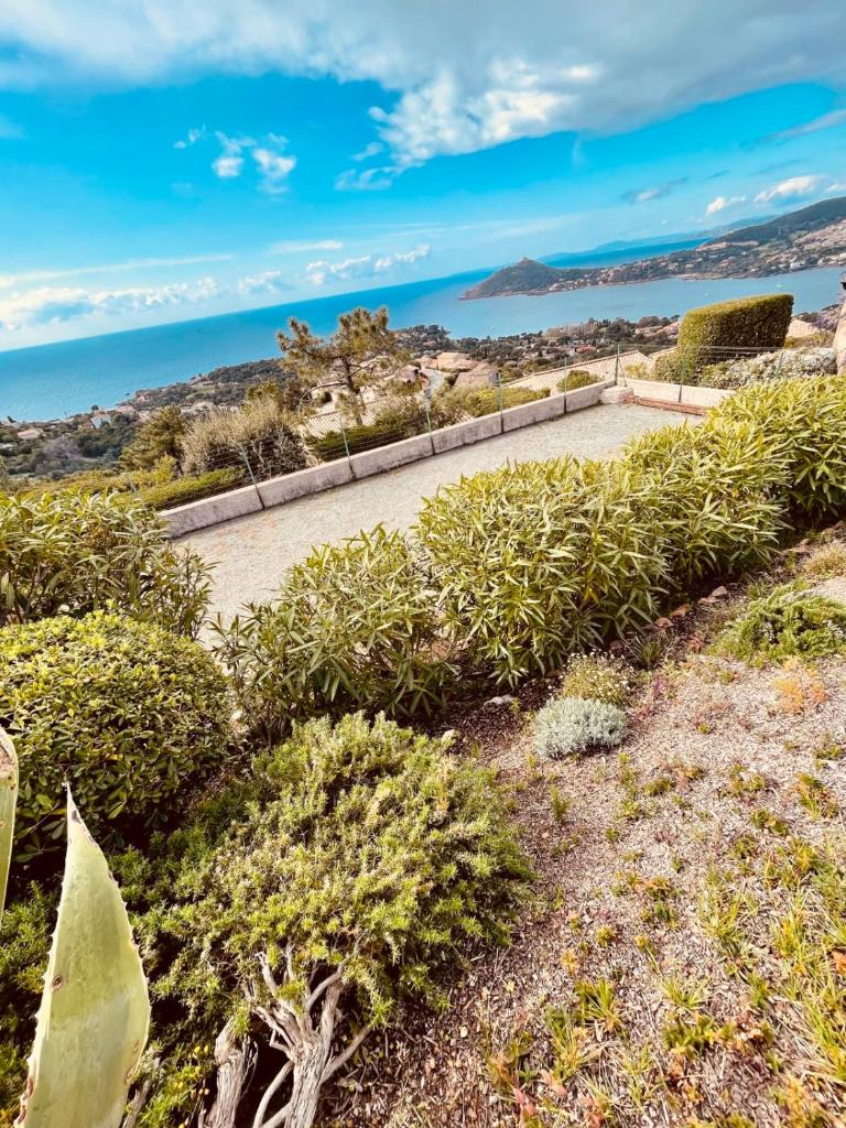 Bastidon pour 6 personnes vu Méditerranée Réf villa Plein Soleil photo 2
