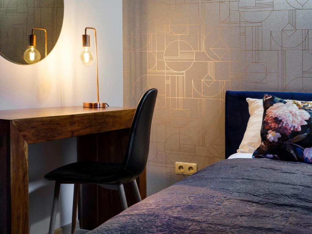 CracWoW Market Squere Apartment - Tap to explore photos