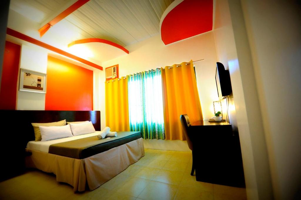 Двухместный (Номер Делюкс с кроватью размера «queen-size»), First Pacific Inn Davao