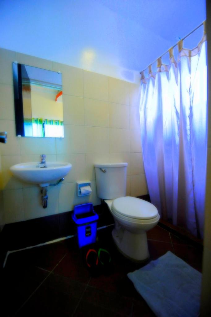 Двухместный (Двухместный номер с 2 отдельными кроватями), First Pacific Inn Davao
