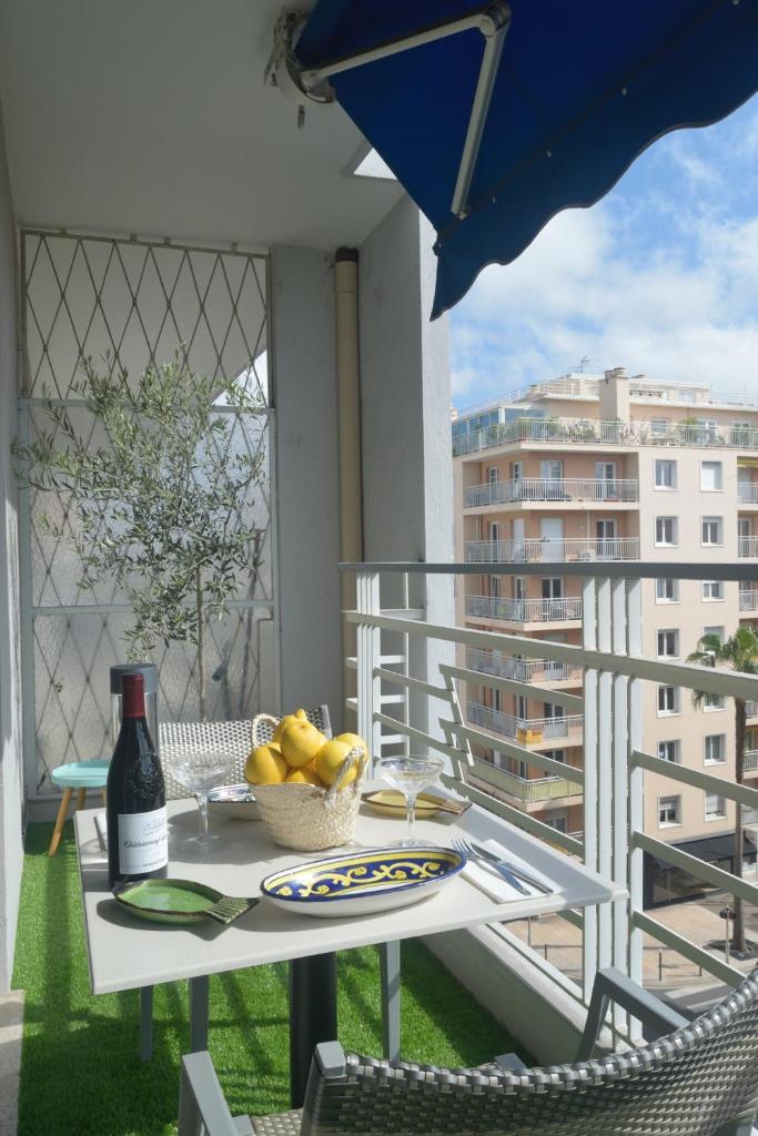 Elegant & Luminous 2-BR - Antibes City Center photo 3