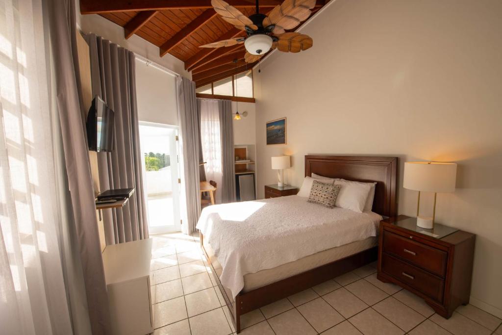 Lazy Parrot Inn & Mini Resort photo 1