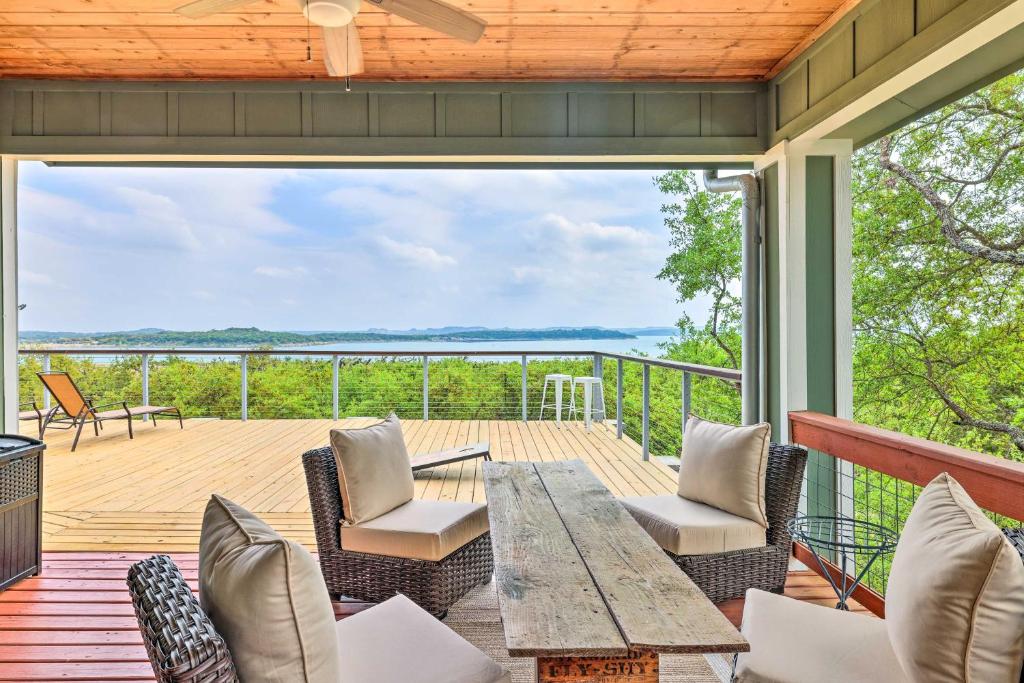 Spacious Canyon Lake Home on 3-Acre Property photo 2