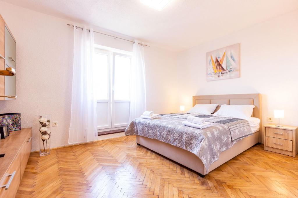 Bobo central 2BR apartment photo 1