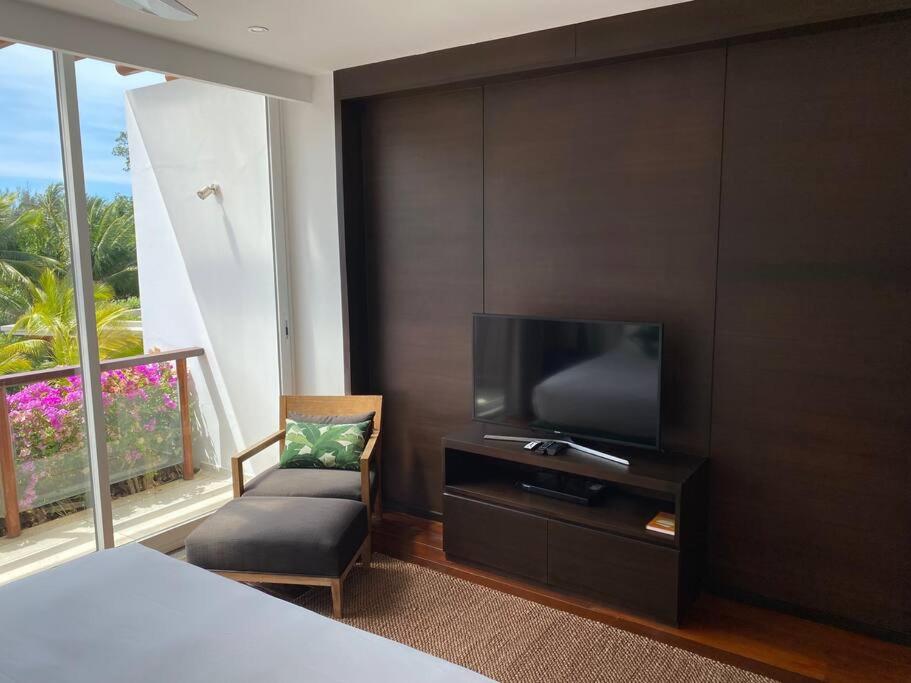 Beachfront 2 BR Luxury Condo Chava Surin photo 1