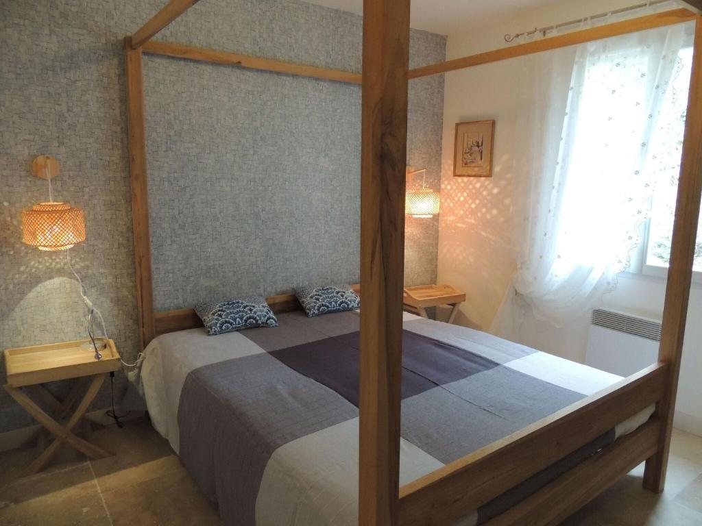 Scenic holiday home in Vaison-la-Romaine with garden photo 4