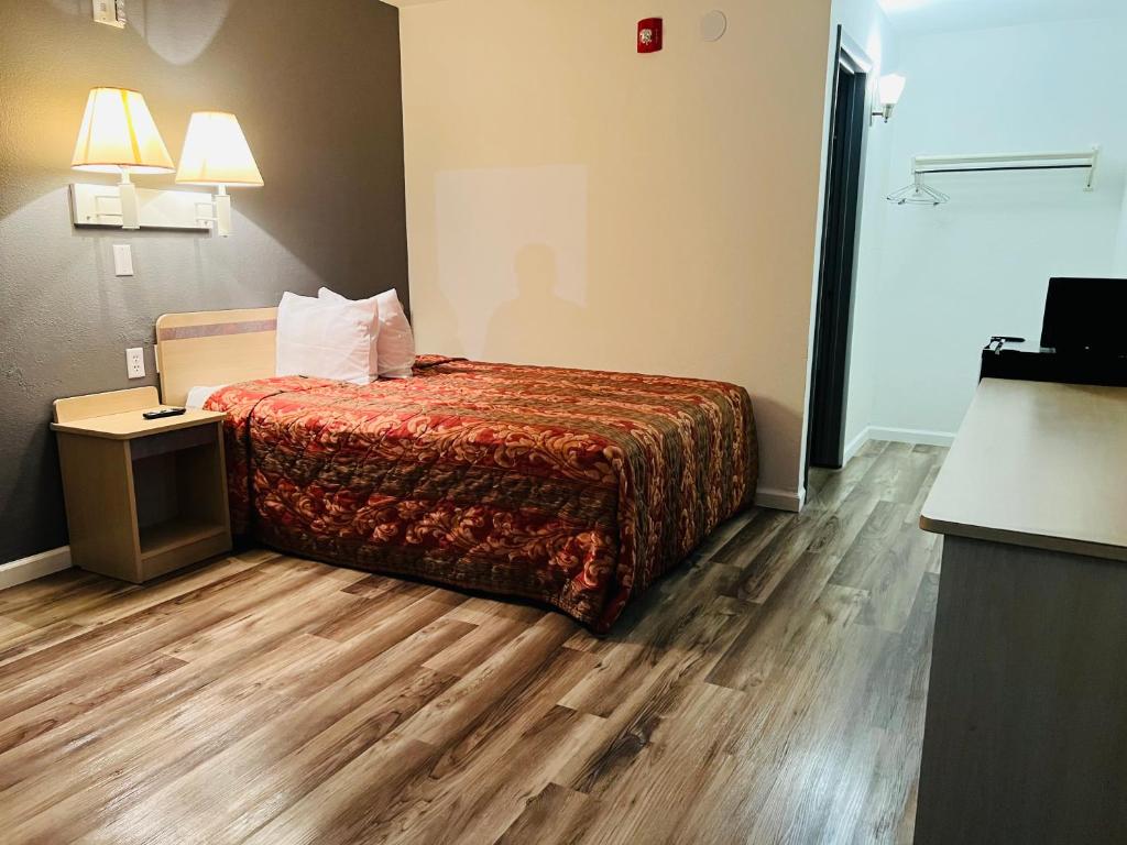 Regency Inn Tulsa photo 2