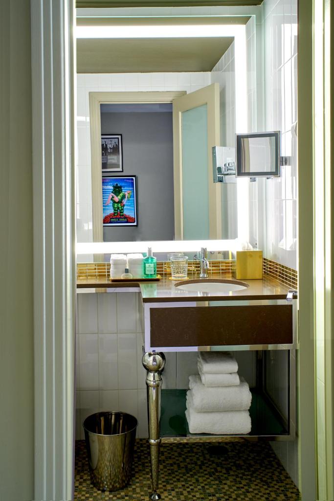 Hotel Ziggy on Sunset Room Type - One King