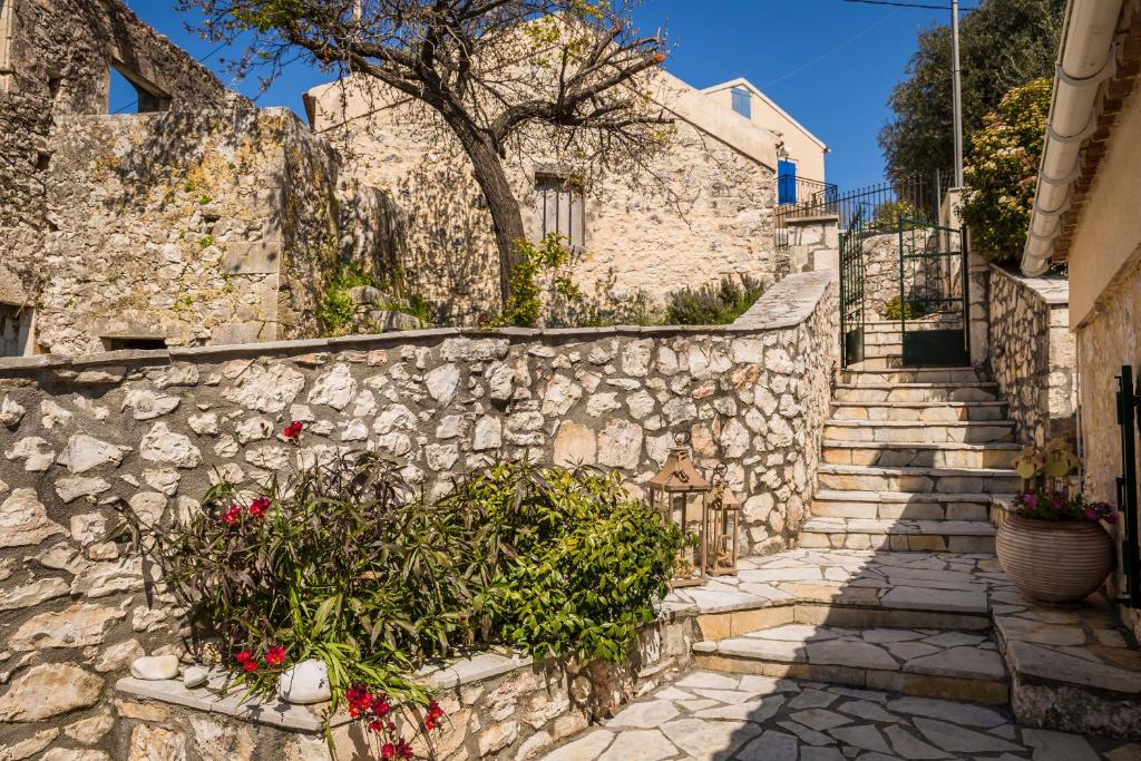 Traditional Stone House Anofli 1843 Fiskardo Kefalonia photo 2