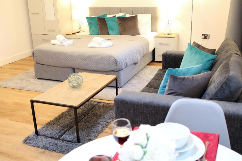 High Spec Luxury Studio Apartment in Sydenham - Tap to explore photos