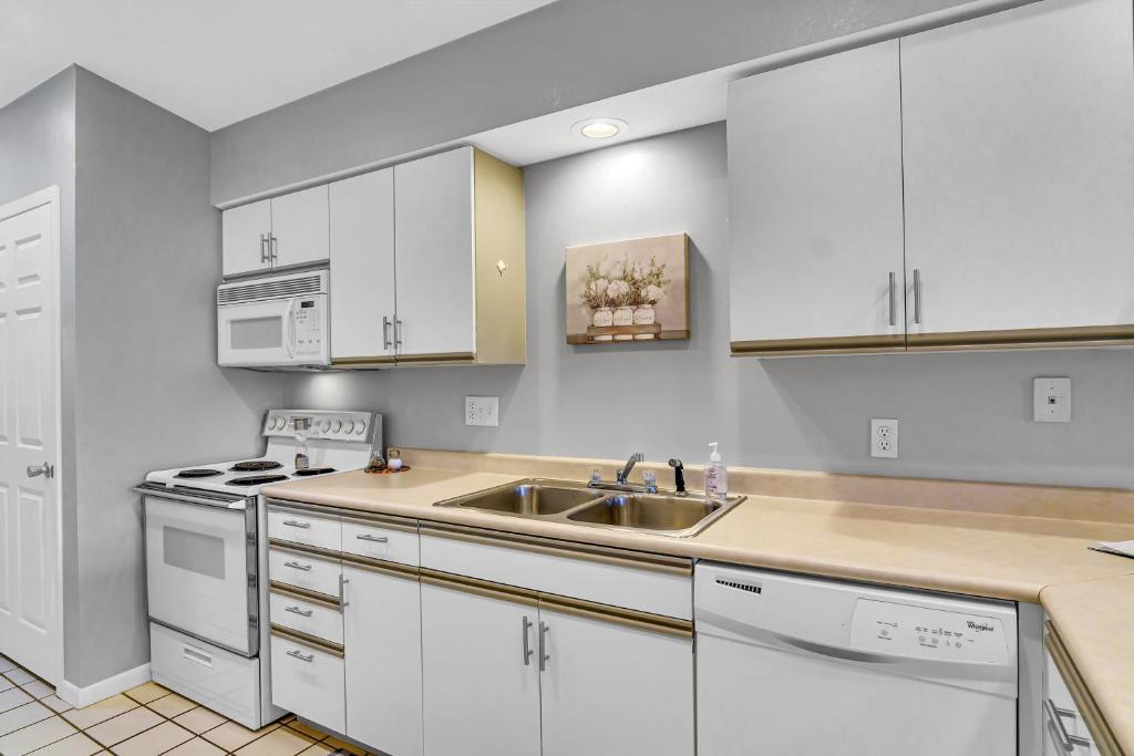 Fairway Heights condo photo 3