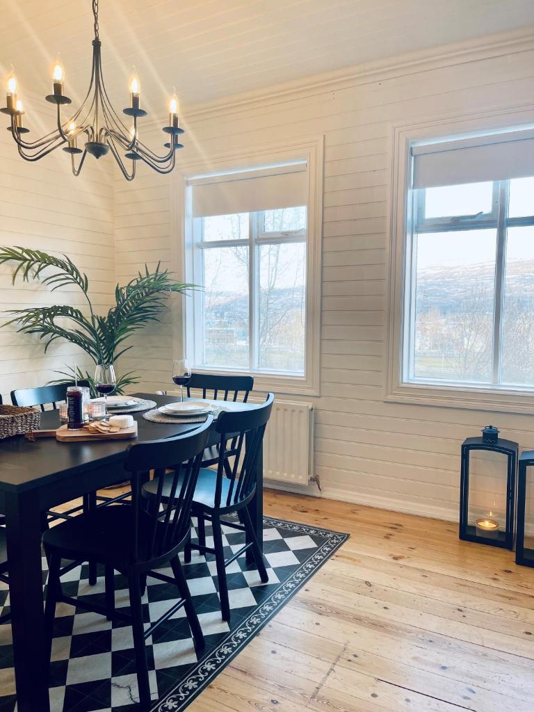 Day Dream Central Akureyri Three Bedroom Apt photo 4