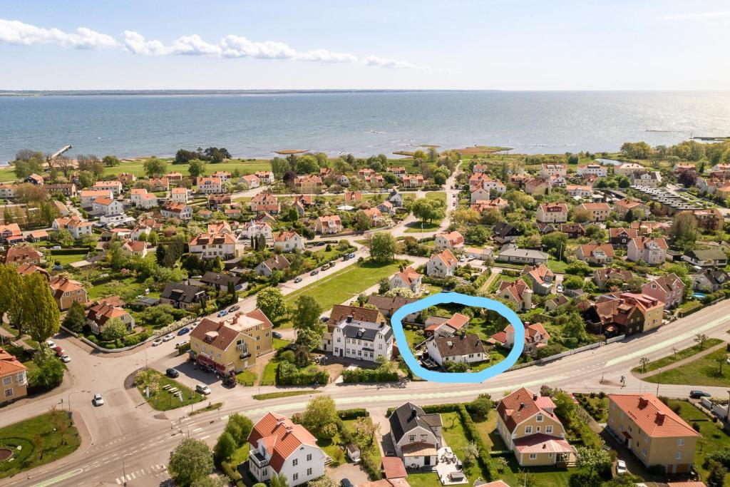 Sval källarlägenhet på natur- och havsnära Stensö photo 1