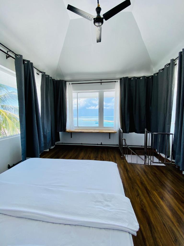 Hiraeth island home photo 1