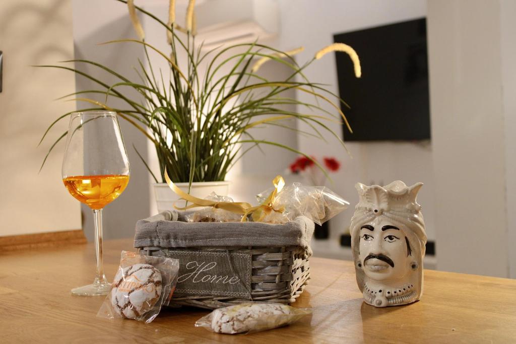 VHOME Exclusive Living Room photo 1