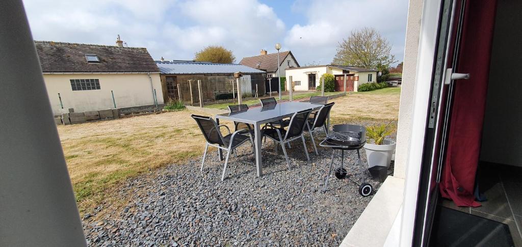 Maison 3 ch vue sur mer confortable lumineuse belle terrasse grand jardin 10 mn à pied de la plage - proche supérette et Omaha Beach photo 3