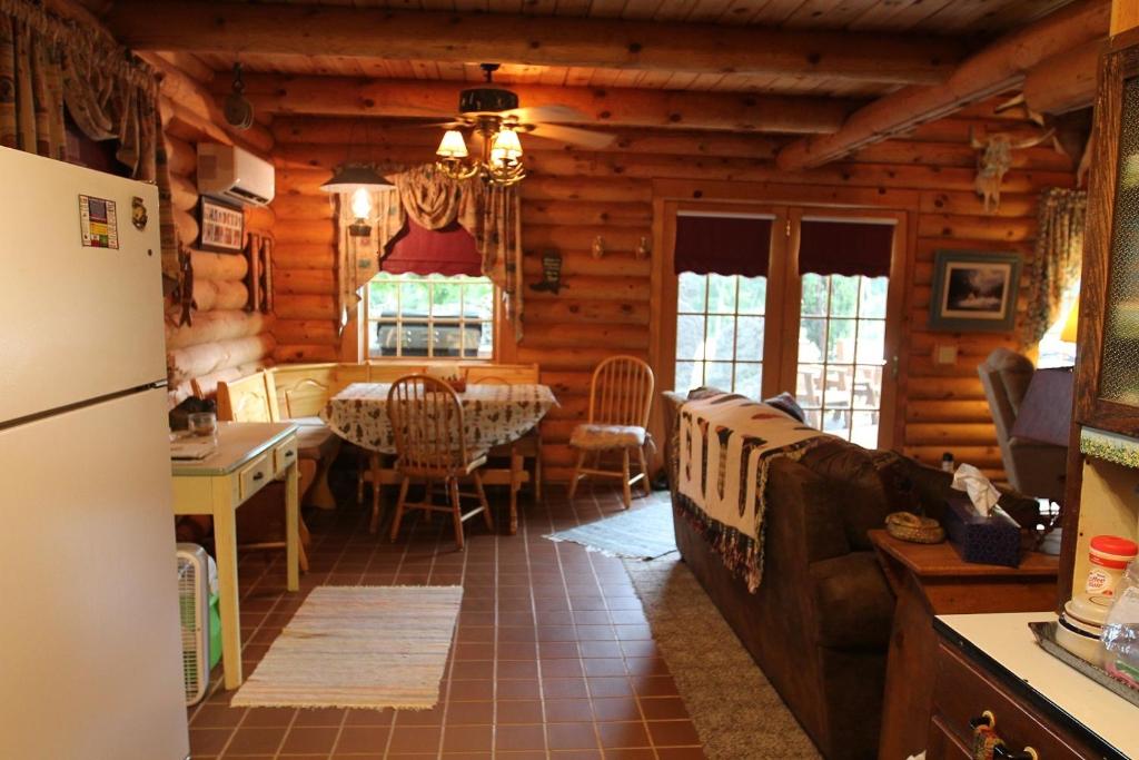 Carries Cabin photo 3