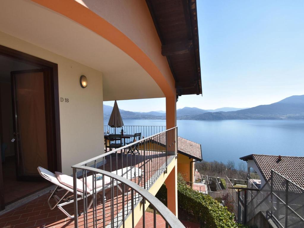 Lakeview apartment in Oggebbio with swimming pool photo 1
