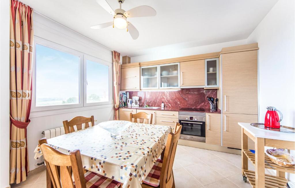 Stunning Apartment In Vinars With Wifi And 2 Bedrooms photo 4