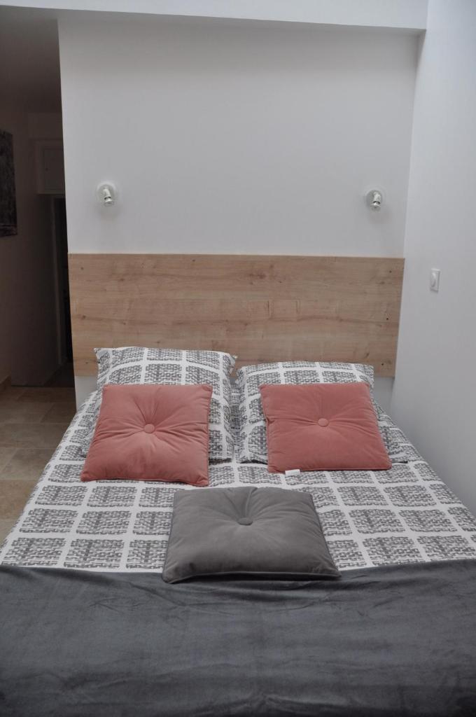 Studio avec terrasse privative et piscine photo 3