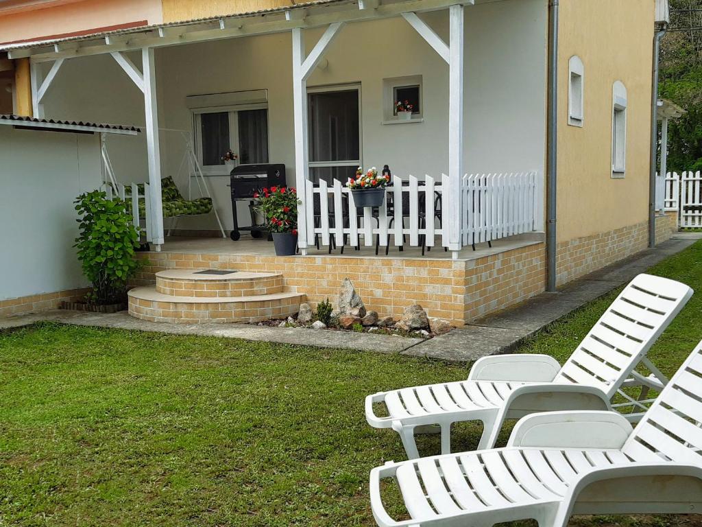 Holiday Home Balatonszárszó photo 3