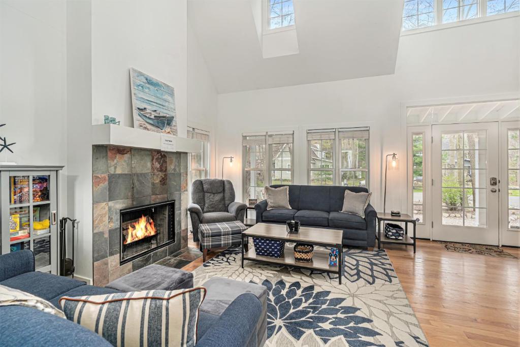 Lakeshore Cottage photo 1