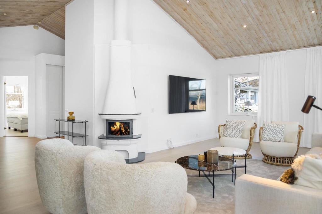 Luxury three-bedroom modern family home in Båstad photo 1