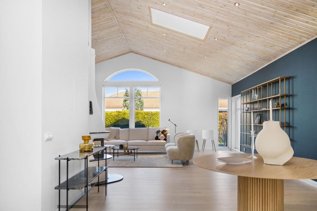 Luxury three-bedroom modern family home in Båstad photo 3