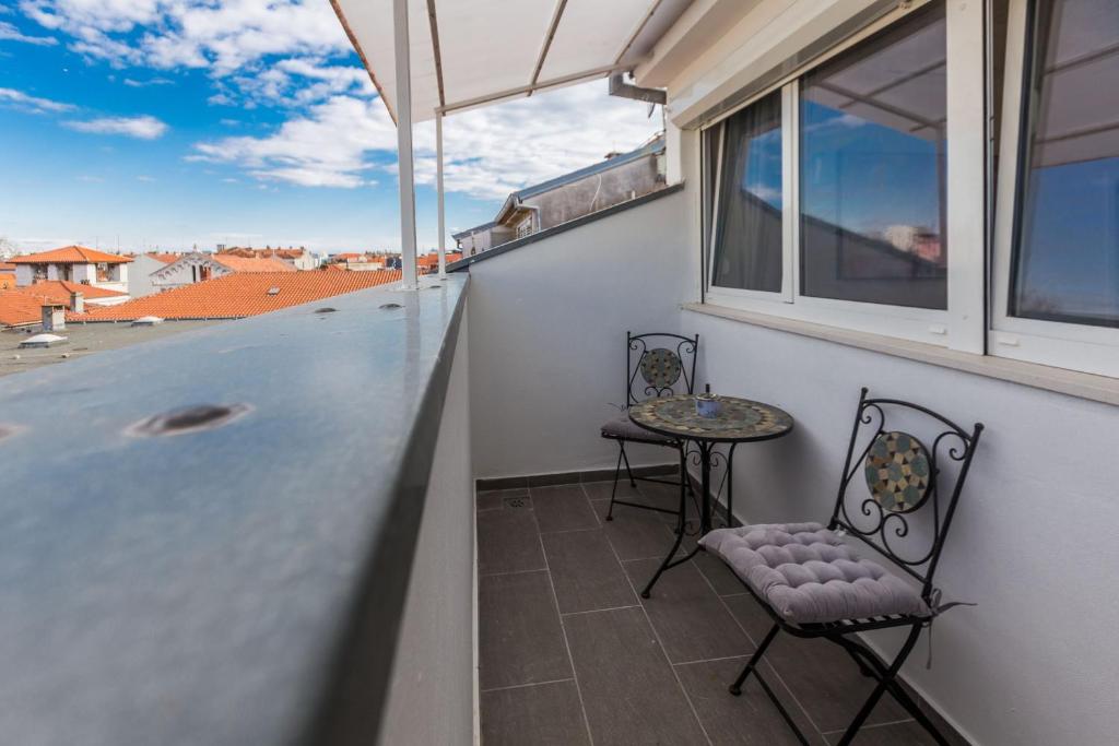Kuki apartment with balcony photo 1