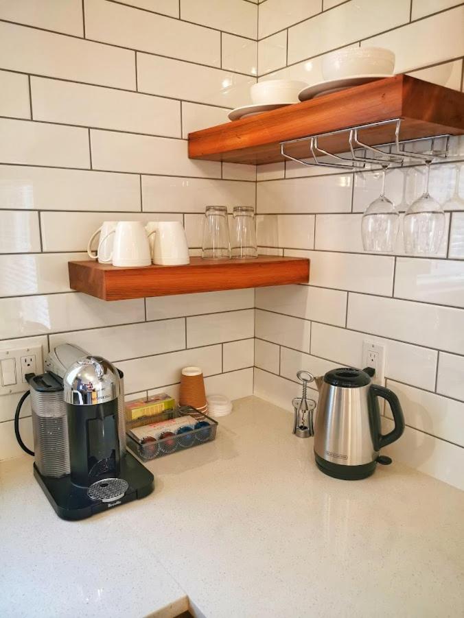 Teri's Modern Apartment photo 3