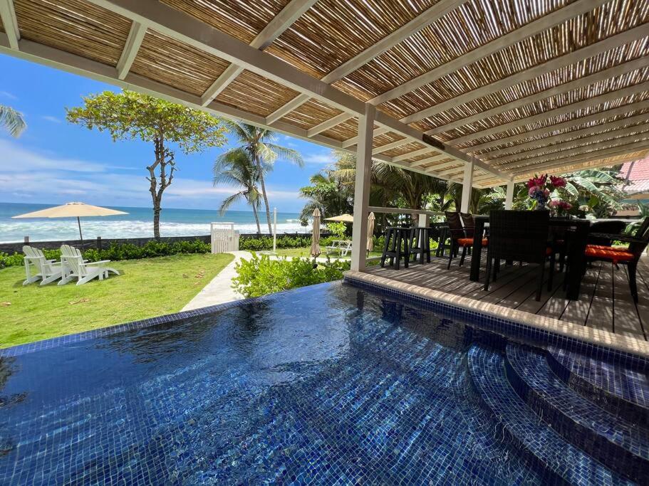The Backyard Beach House photo 2