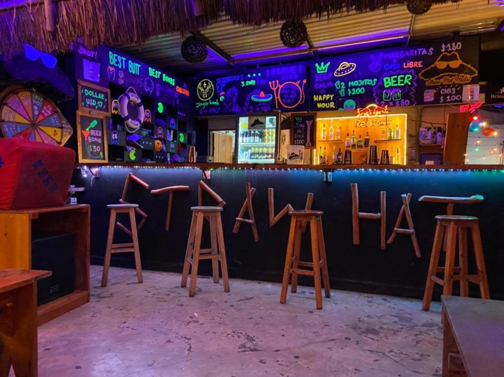 Straw Hat Hostel & Rooftop Bar photo 1