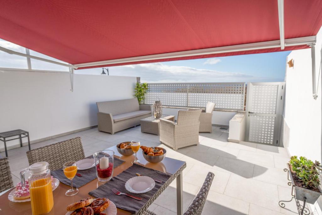 Luxurious apartment with large terrace and sea views photo 1