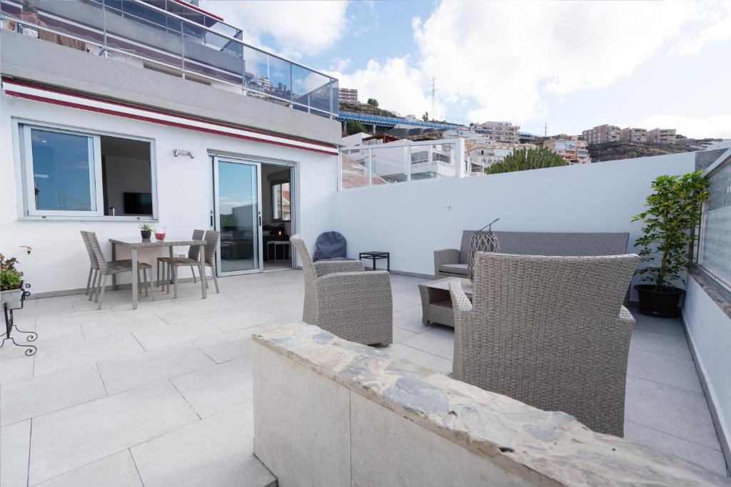 Luxurious apartment with large terrace and sea views photo 4