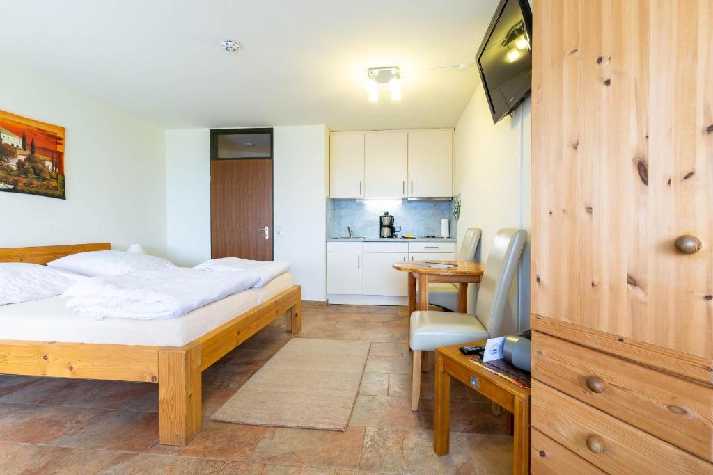 Ferienwohnpark Immenstaad am Bodensee Ein-Zimmer-Apartment 55 32 photo 1