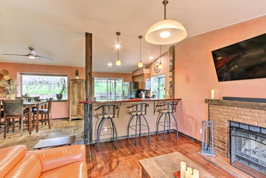 Dog-Friendly Home Fenced-Yard, Great Amenities! photo 4