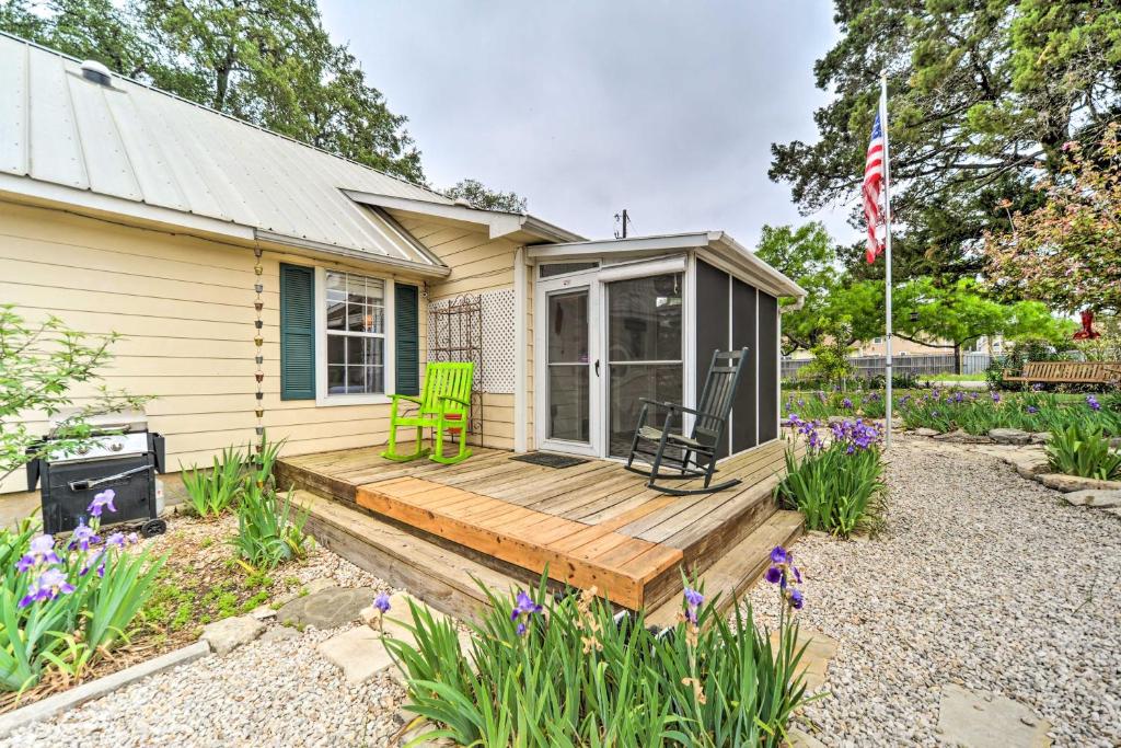 Cozy Canyon Lake Abode Less Than 1 Mi to Boat Ramp! photo 2