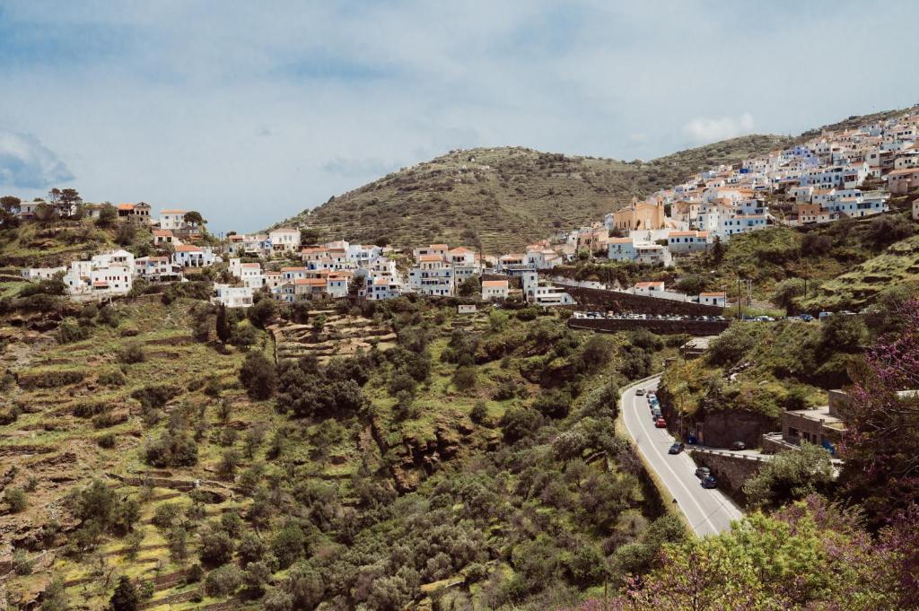House above the castle photo 4