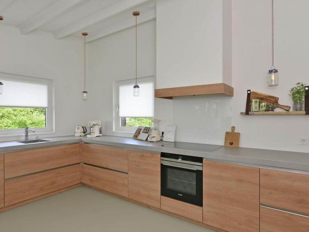 Beautiful holiday home in Kamperland with garden photo 3