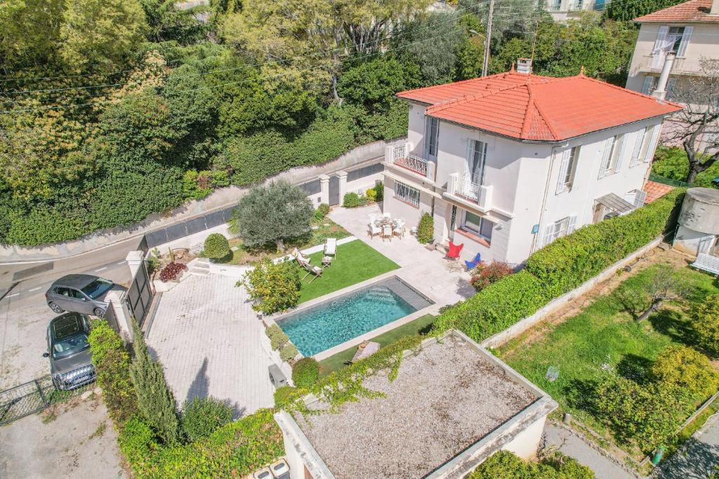 House with heated swimming pool photo 2