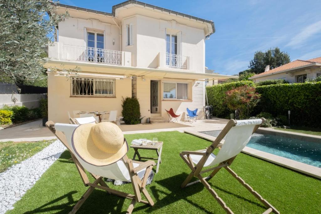 House with heated swimming pool photo 3